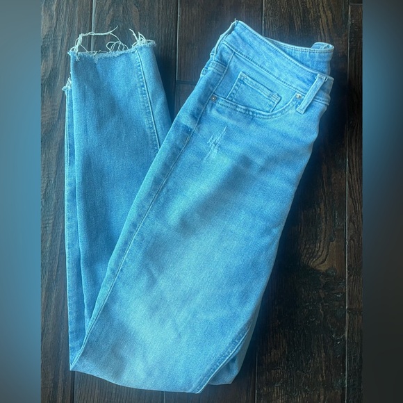 H&M Ultra High Rise Ankle Stretch Distressed - Picture 5 of 10